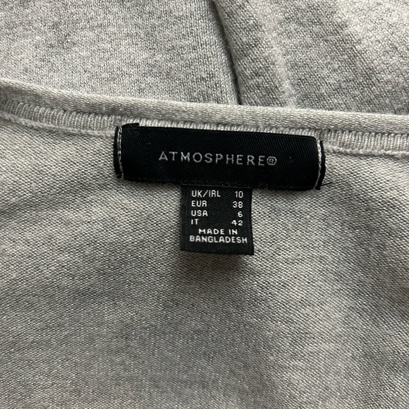 Gray atmosphere high low lightweight v-neck sweater - Picture 3 of 3